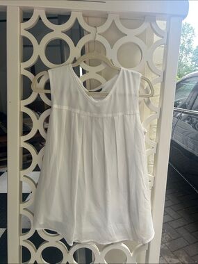 Women’s White Sleeveless Pleated Tank Top